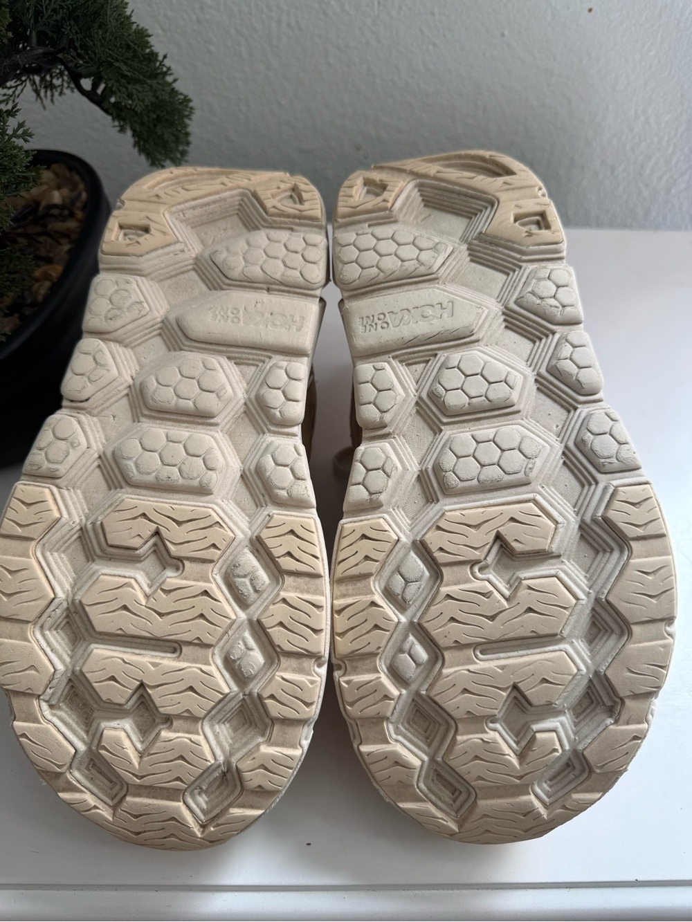 Hoka Clifton L men size 8.5 Beige Suede Athletic Sneakers with Yellow Accent - Picture 9 of 14